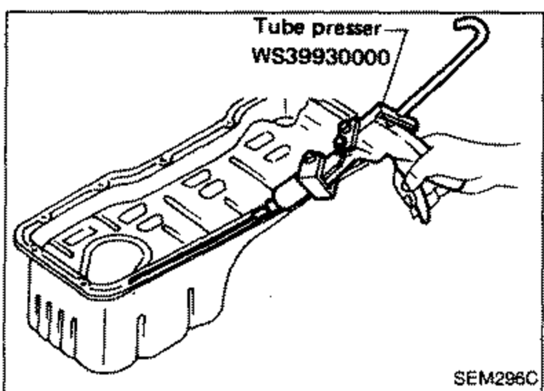 Tube presser WS39930000 applying a continuous bead of liquid gasket to the oil pan mating surface. Label: 'Tube presser WS39930000'.