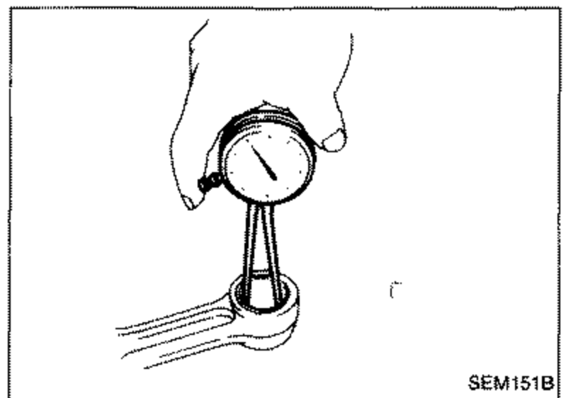 A bore gauge / dial gauge measuring the inner diameter 'C' of the connecting rod small-end bushing held by hand.