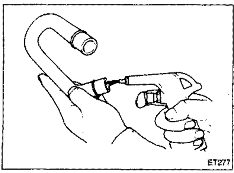 Illustration of the ventilation hose being cleaned with compressed air via a nozzle. Shows the curved ventilation hose.