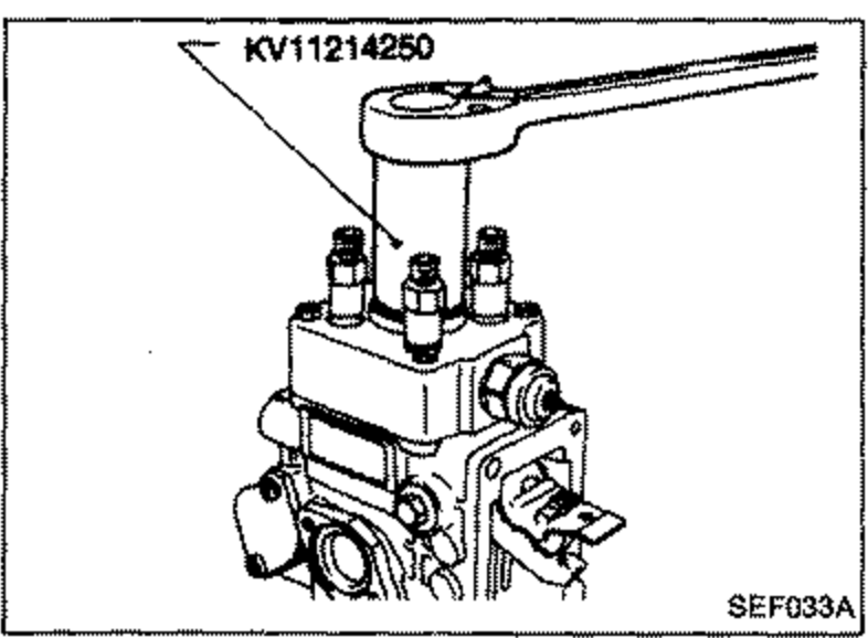 Tool KV11214250 fitted on the pump top to remove the plug.