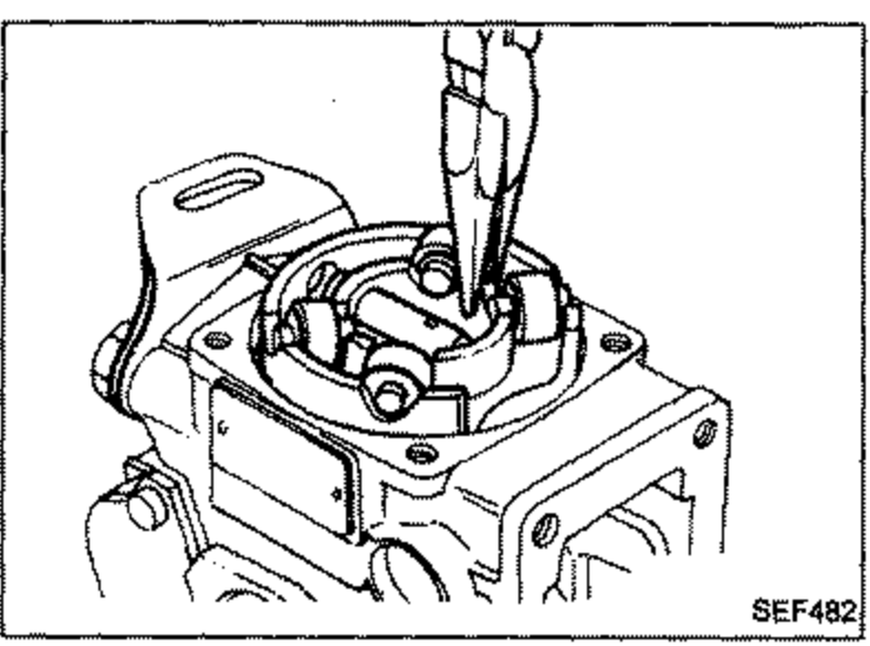 Roller holder being lifted out of the pump body without tilting.