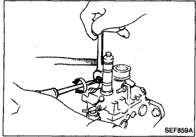 Illustration of the injection pump showing a hand pulling the control lever to full-load position and the max. speed adjusting screw, for adjustment of fuel injection at max. pump rpm.
